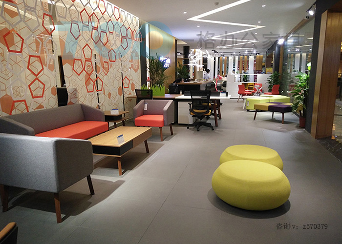 辦公沙發(fā)圖,深圳<a href='/zcbgkj.htm' class='keys' title='點(diǎn)擊查看關(guān)于辦公沙發(fā)的相關(guān)信息' target='_blank'>辦公沙發(fā)</a>圖,一格辦公家具沙發(fā).jpg 辦公沙發(fā)圖,深圳辦公沙發(fā)圖,一格辦公家具沙發(fā).jpg