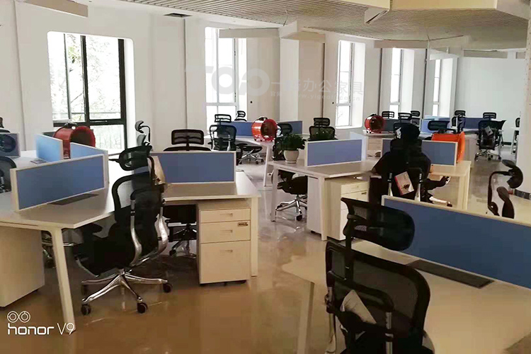 華為工作場(chǎng)所辦公屏風(fēng).jpg 華為工作場(chǎng)所辦公屏風(fēng).jpg