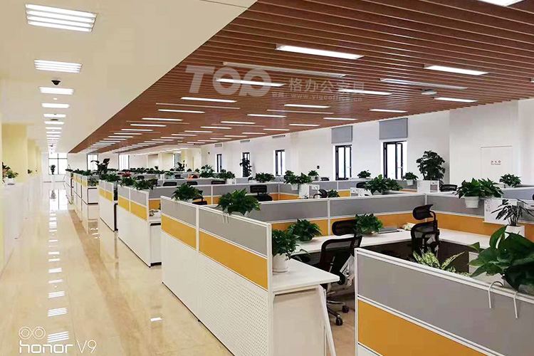 員工區(qū)卡位局部實(shí)拍.jpg 員工區(qū)卡位局部實(shí)拍.jpg