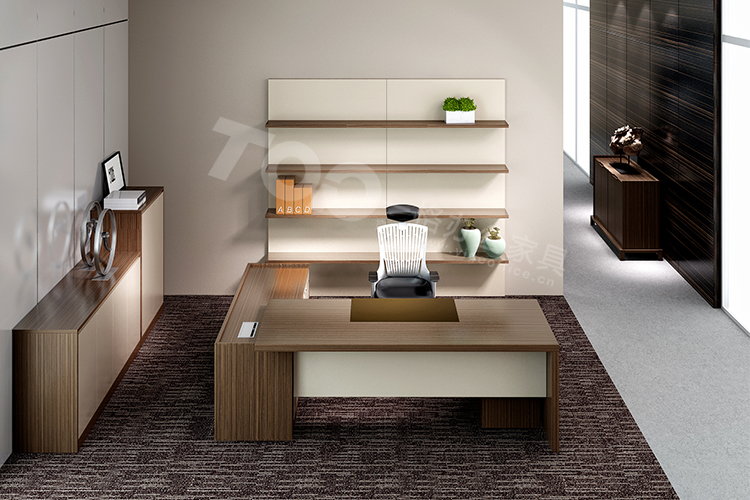 班臺(tái).jpg 班臺(tái).jpg