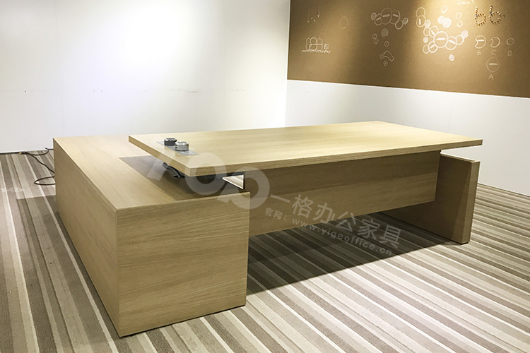 班臺(tái).jpg 班臺(tái).jpg