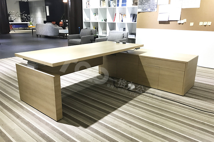 升降班臺(tái)內(nèi)拍.jpg 升降班臺(tái)內(nèi)拍.jpg