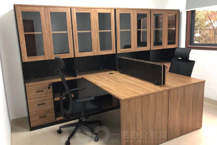 領(lǐng)導(dǎo)辦公室定制產(chǎn)品，根據(jù)甲方的需求，設(shè)計(jì)畫平面圖， 效果圖， 在與甲方確定顏色下單制作安裝.jpg