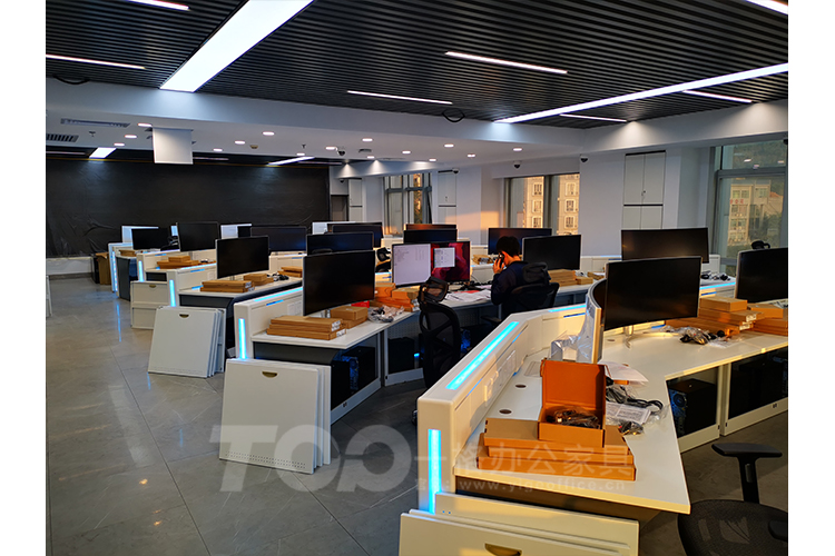 操作室辦公臺(tái)側(cè)面.jpg 操作室辦公臺(tái)側(cè)面.jpg