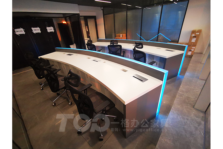 異形烤漆辦公操作臺(tái)里面.jpg 異形烤漆辦公操作臺(tái)里面.jpg