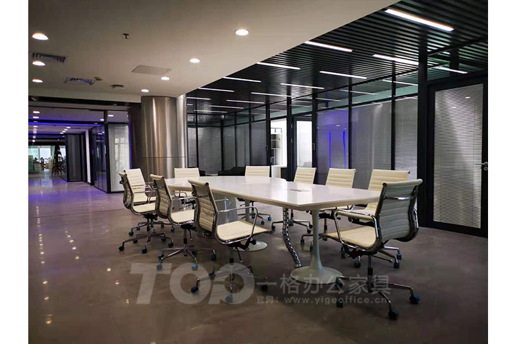 異形烤漆會(huì)議桌.jpg 異形烤漆會(huì)議桌.jpg