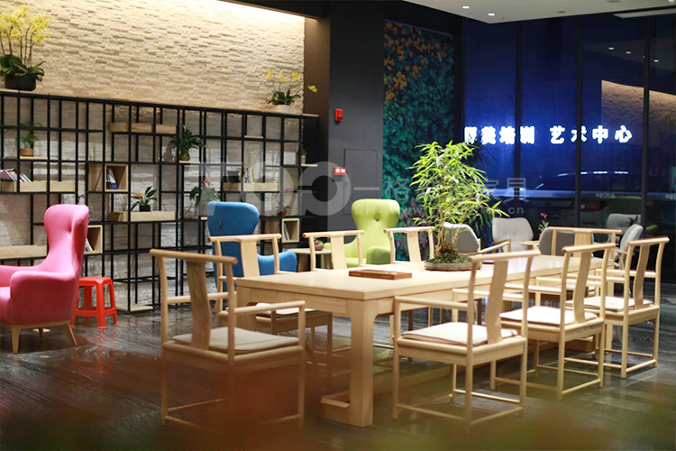 休閑區(qū)實(shí)木休閑桌椅.jpg