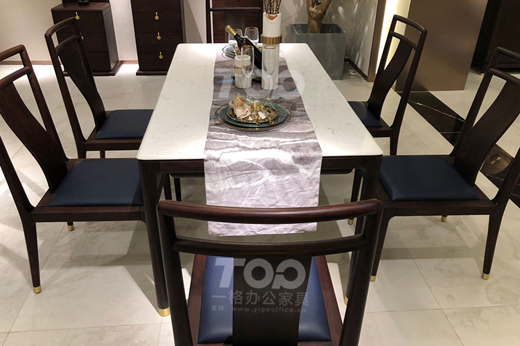 純實(shí)木餐椅進(jìn)口大理石臺面.jpg 純實(shí)木餐椅進(jìn)口大理石臺面.jpg