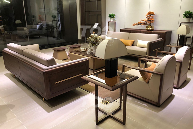 實(shí)木真皮辦公沙發(fā).jpg 實(shí)木真皮<a href='/zcbgkj.htm' class='keys' title='點(diǎn)擊查看關(guān)于辦公沙發(fā)的相關(guān)信息' target='_blank'>辦公沙發(fā)</a>.jpg