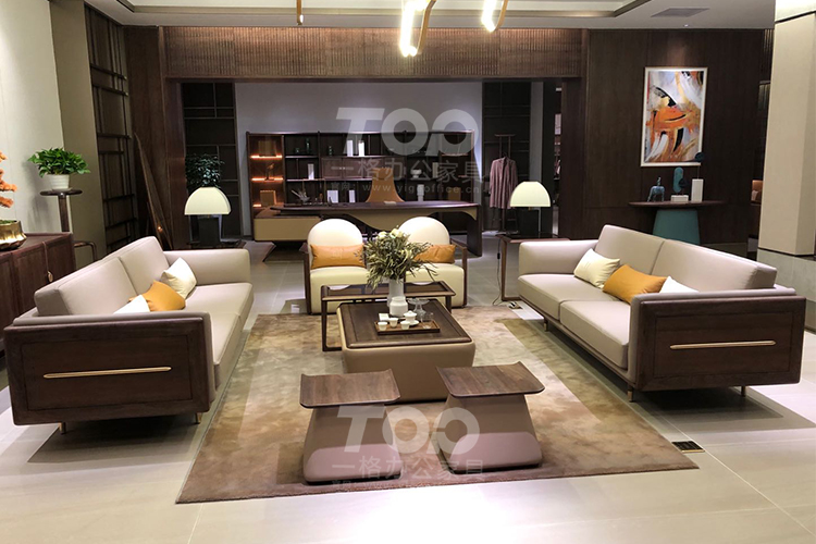 實(shí)木真皮沙發(fā).jpg 實(shí)木真皮沙發(fā).jpg