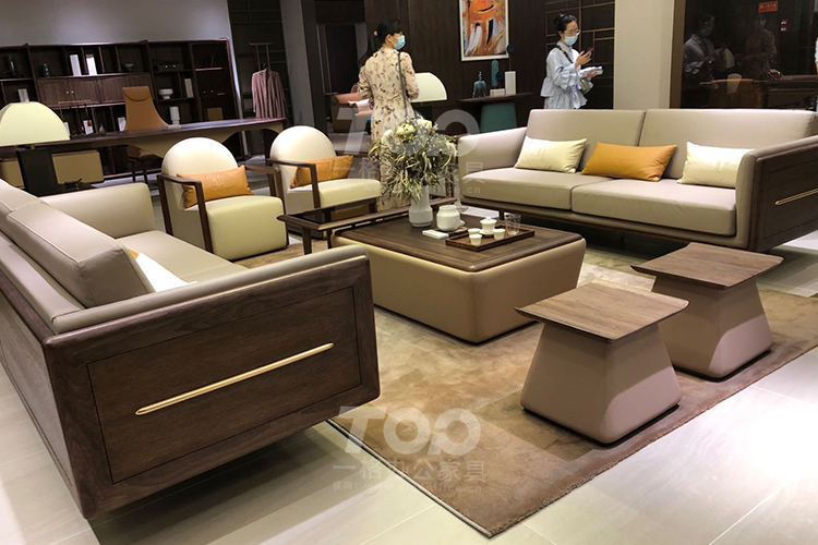 真皮實(shí)木辦公沙發(fā).jpg 真皮實(shí)木辦公沙發(fā).jpg