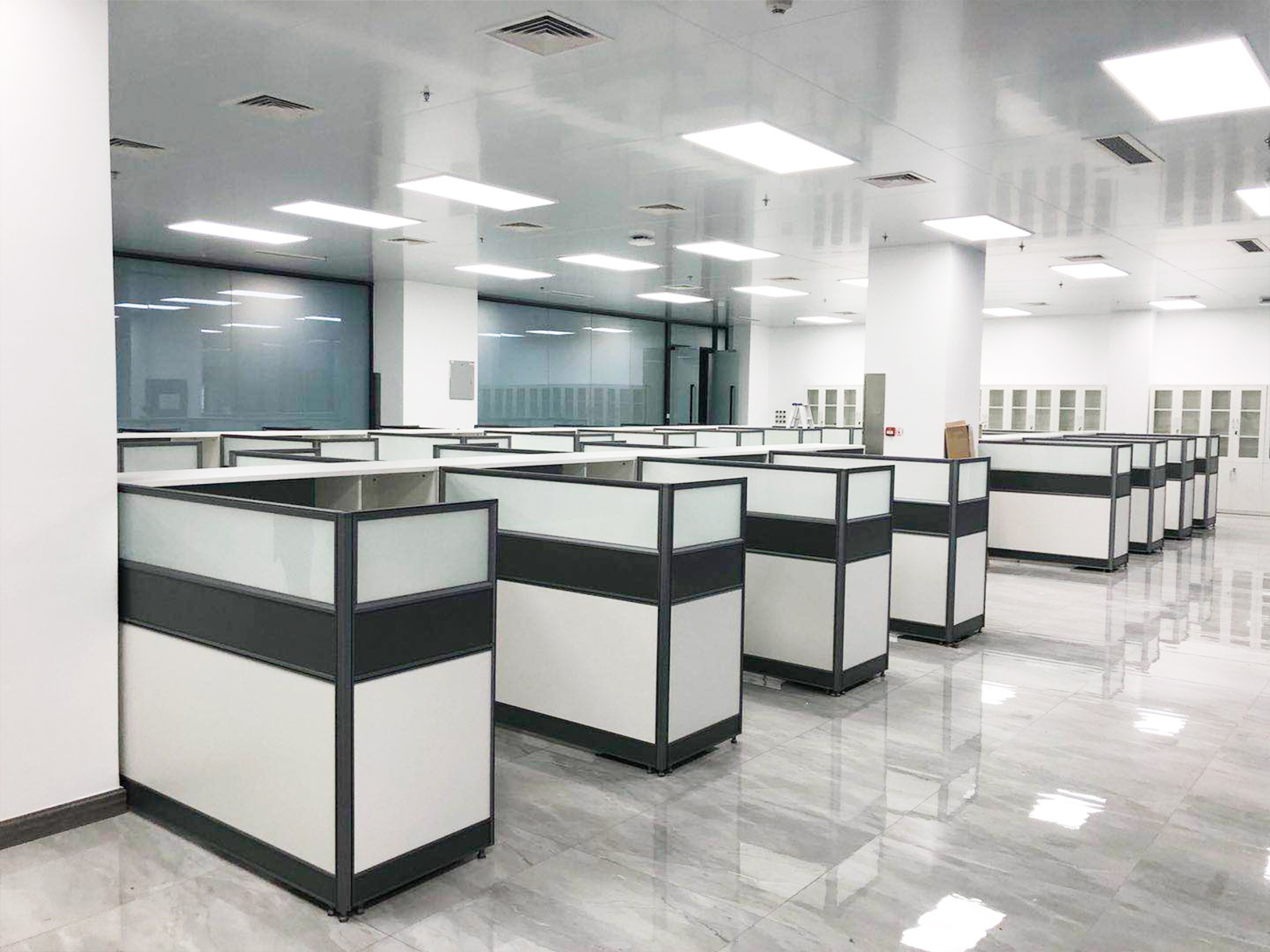 職員屏風辦公桌定制產(chǎn)品.jpg 職員屏風辦公桌定制產(chǎn)品.jpg