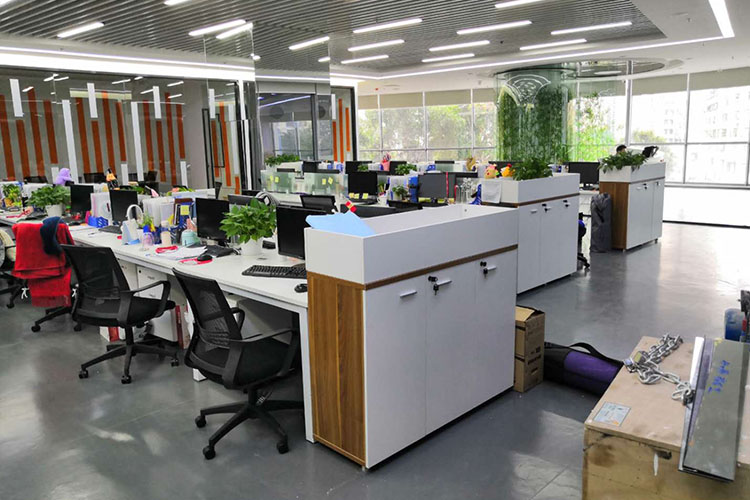 深圳員工辦公桌.jpg 深圳員工辦公桌.jpg